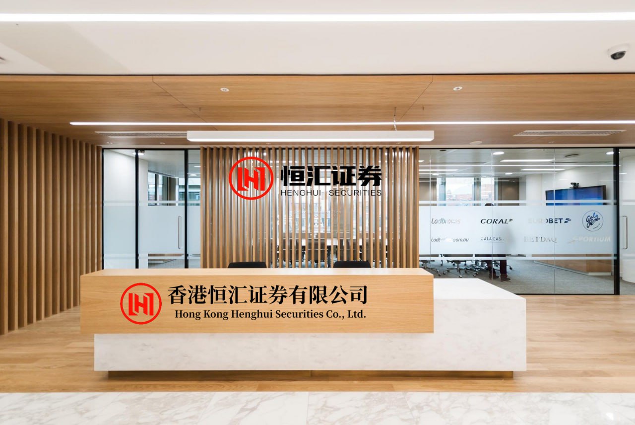 希恩配资网 #张予曦演我近视日常# 近视眼美女姐姐@张予曦 表示看不清，真的看不